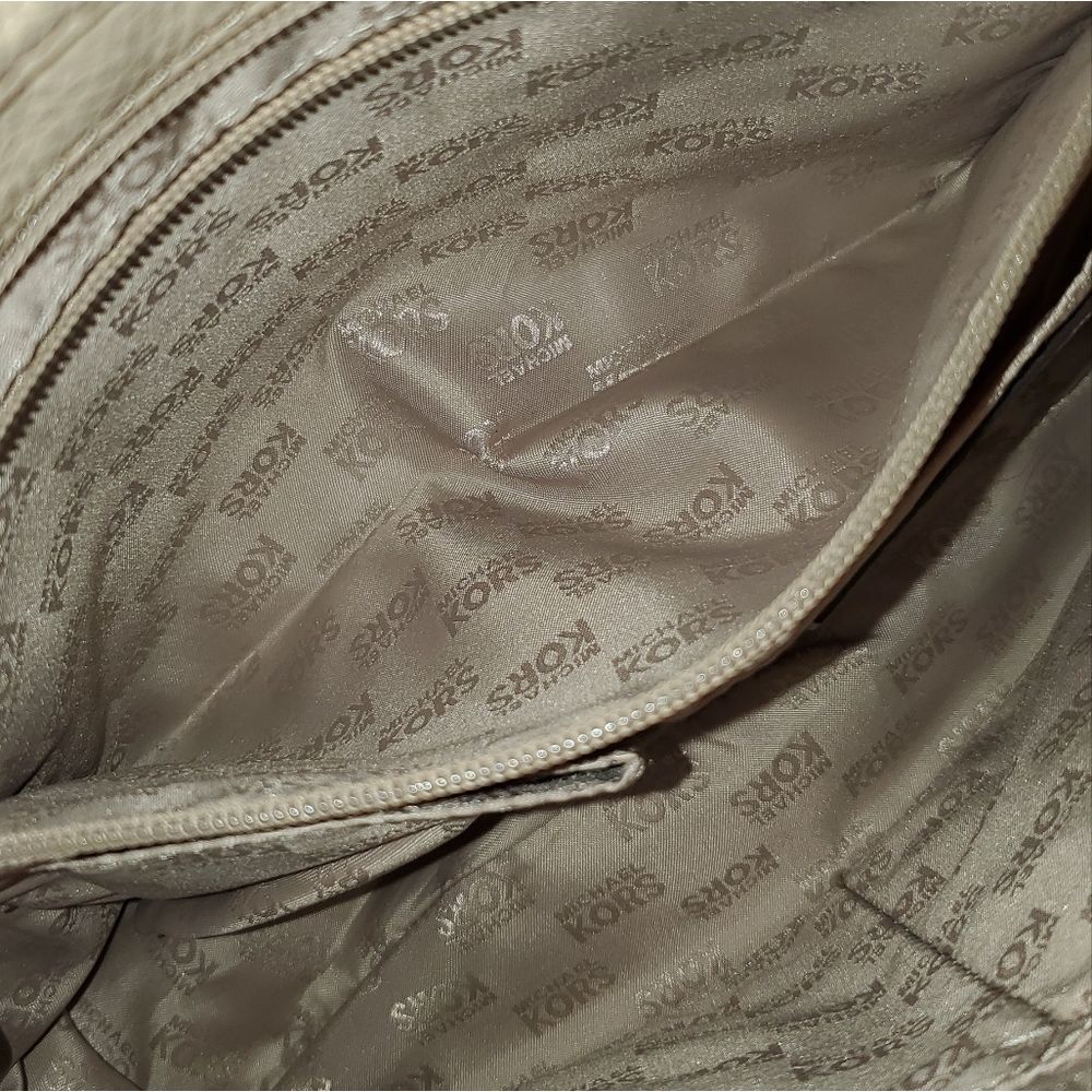 Authentic Michael Kors Whipped Chelsea - Picture 5 of 11